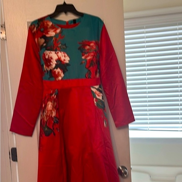 Beautiful Elegant Red Floral Dress ❤️ - Picture 5 of 5